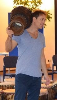 Sascha Barth mit Djembe